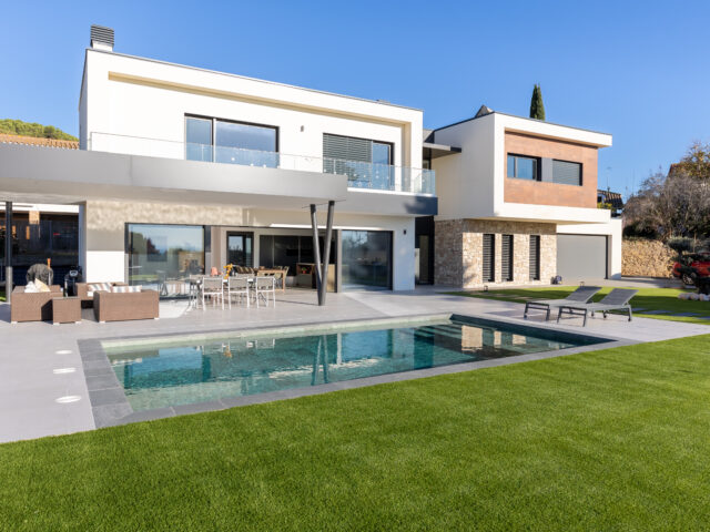 Casas prefabricadas con piscina: diseño, comodidad y eficiencia en un solo proyecto