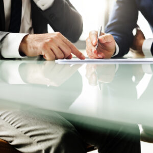 https://www.smarthomes.es/wp-content/uploads/2025/05/personas-corporativas-analizando-notas-conexion-pluma-300x300.jpg